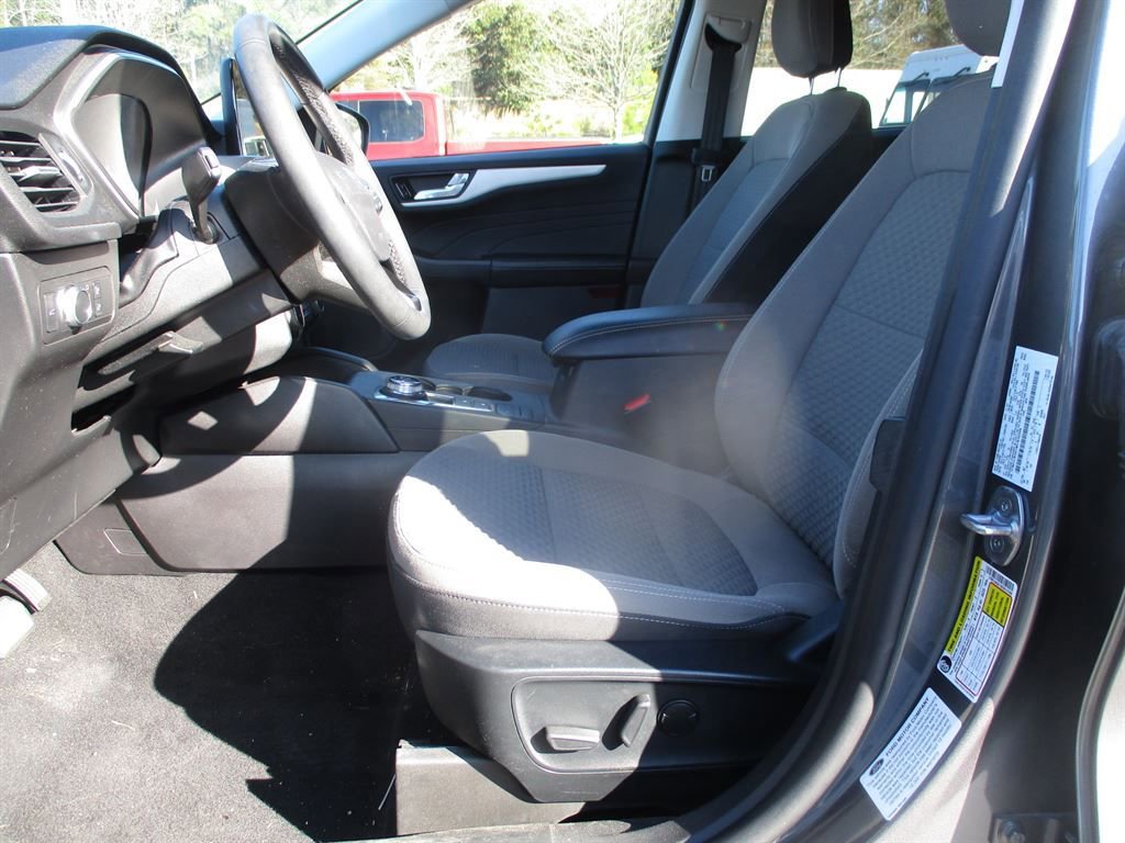 Used 2021 Ford Escape SE w/ SE Sport Appearance Package image 9