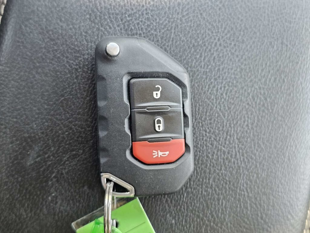 Used 2020 Jeep Wrangler Unlimited Sahara AWD/4WD image 28