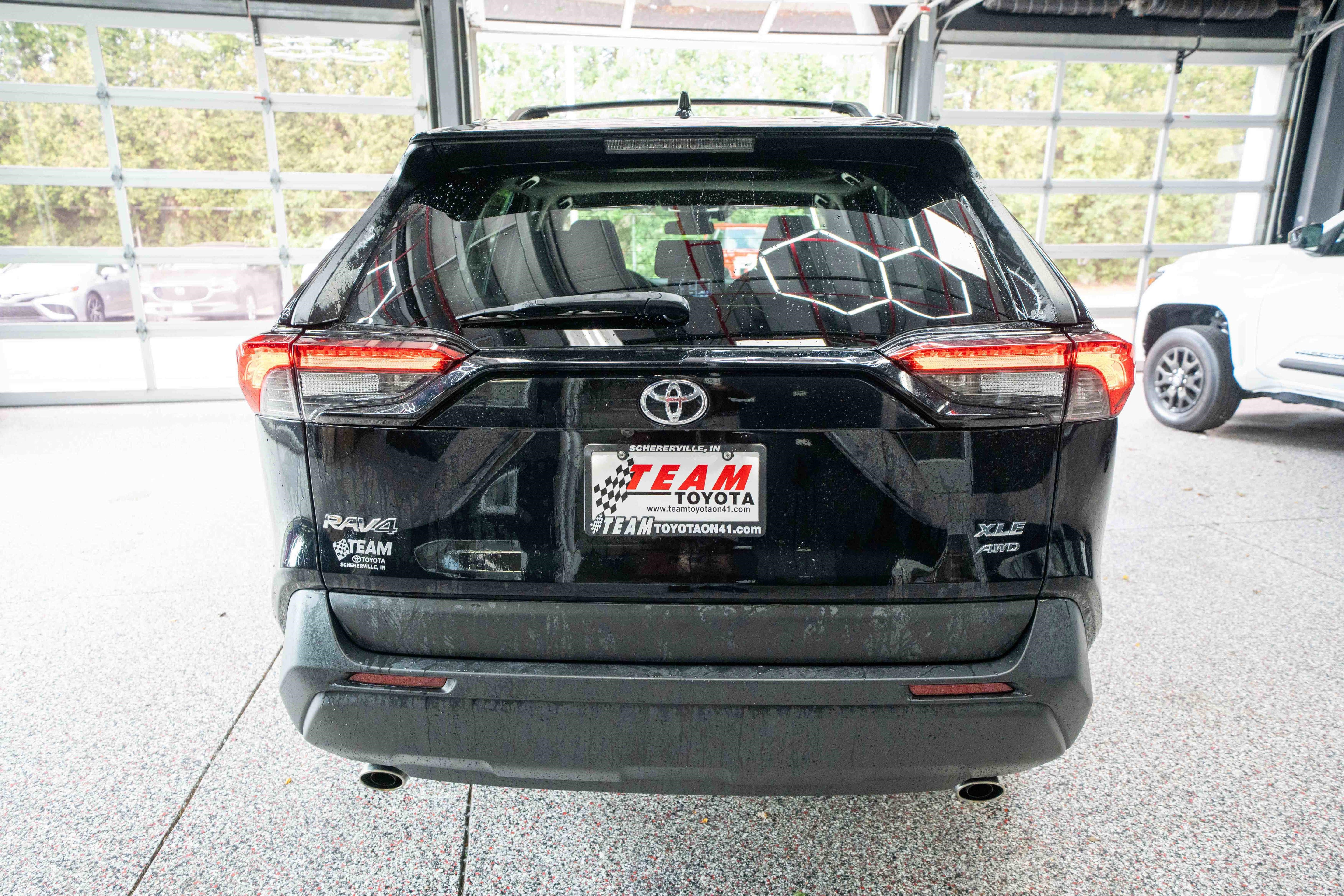 Used 2020 Toyota RAV4 XLE w/ Convenience Package AWD/4WD image 3