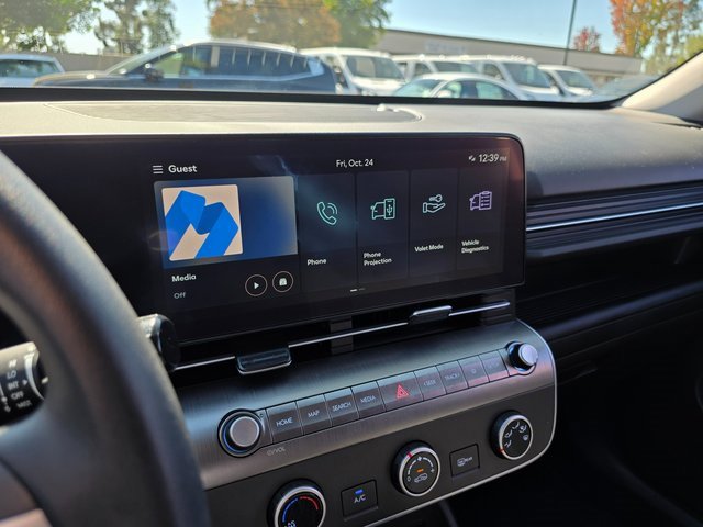 Certified 2024 Hyundai Kona SE image 25