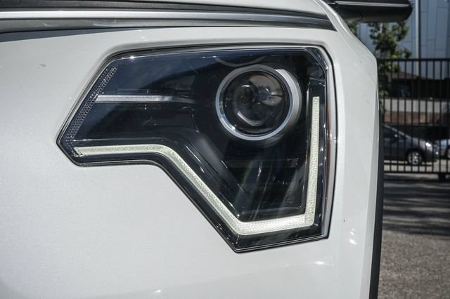 Certified 2025 Kia Niro EX FWD image 5