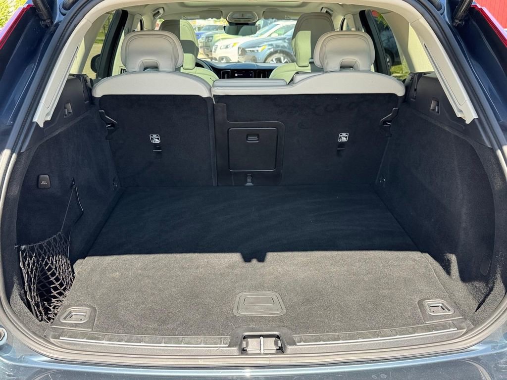 Certified 2023 Volvo XC60 T8 Plus w/ Climate Package AWD/4WD image 5