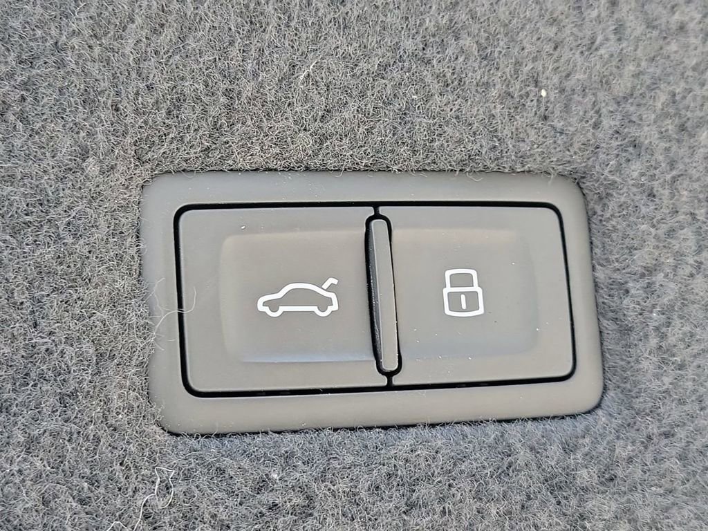 Used 2020 Lamborghini Urus image 12