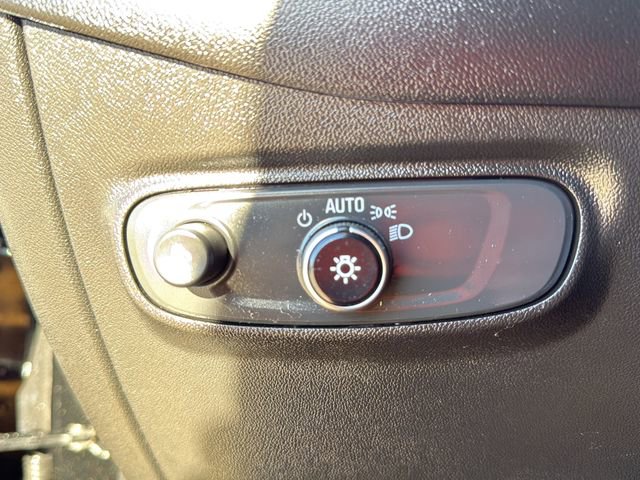 Used 2020 Chevrolet Equinox LS w/ LS Convenience Package image 21