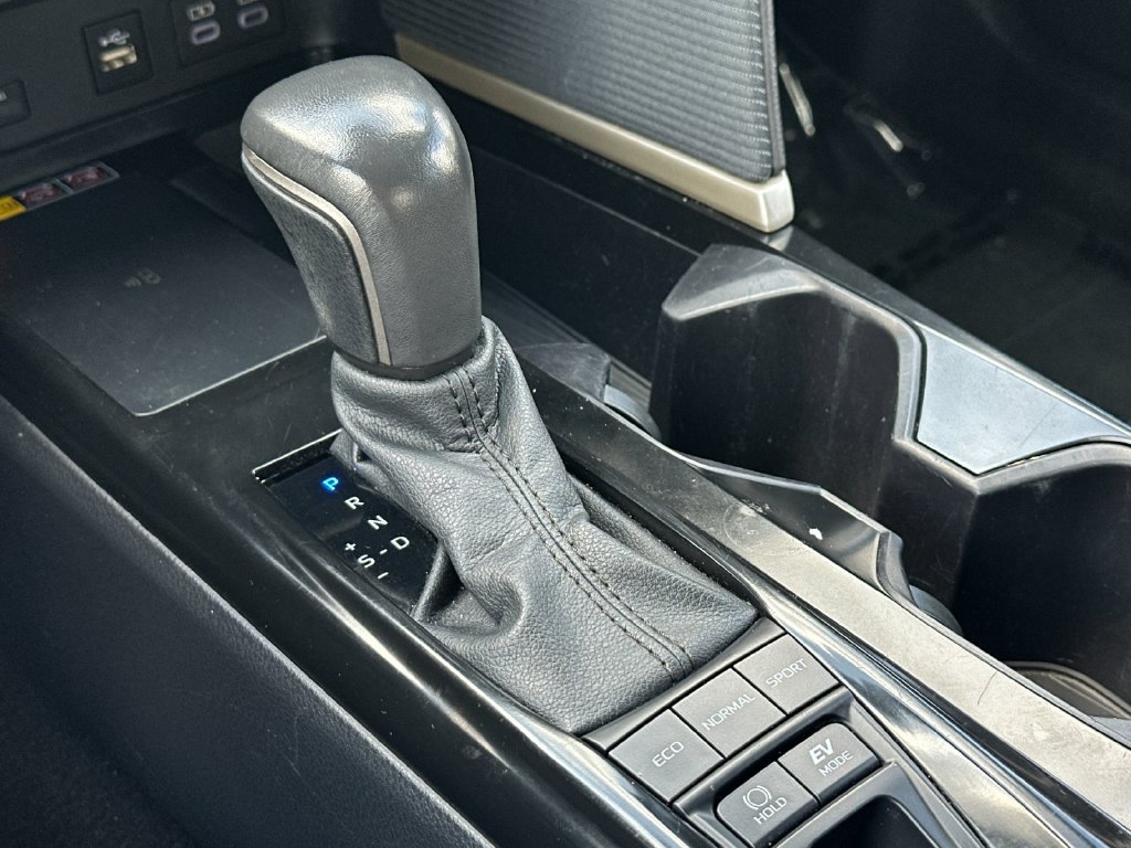 Used 2025 Toyota Camry SE FWD image 19