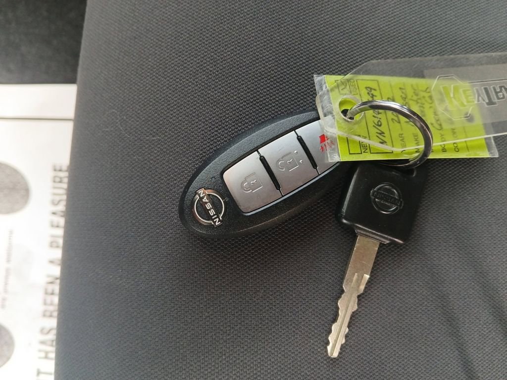 Used 2022 Nissan Frontier SV w/ Technology Package image 6