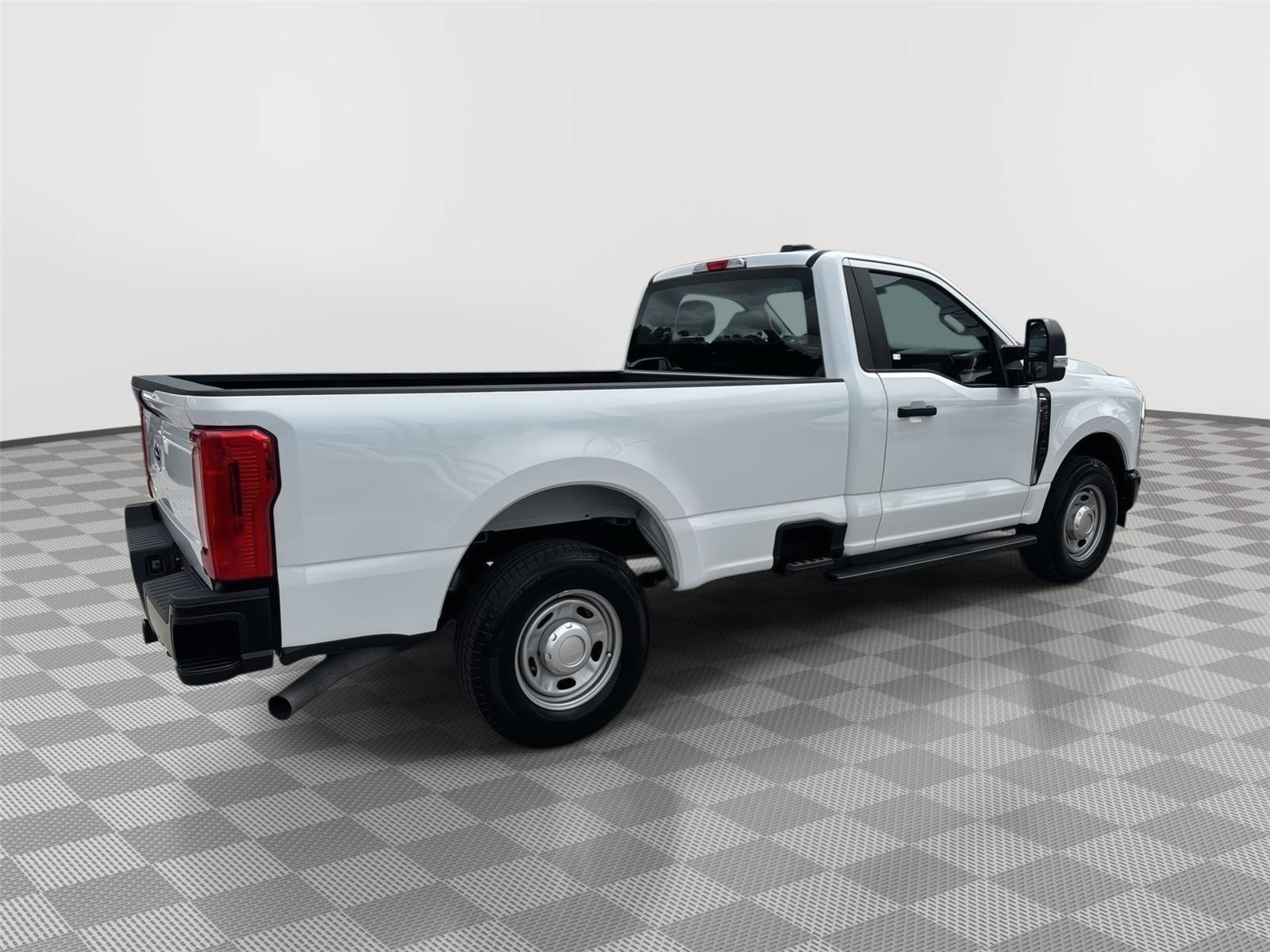 Used 2025 Ford F250 XL RWD image 5