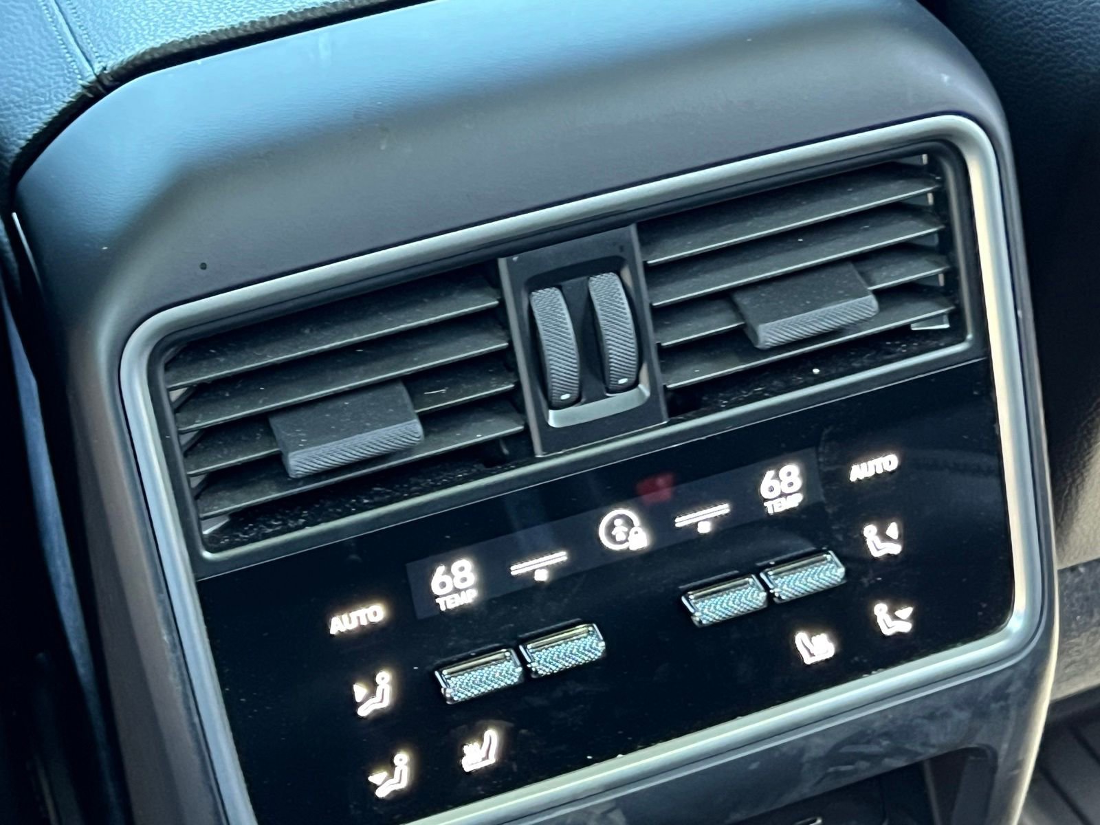 Certified 2024 Porsche Cayenne AWD/4WD image 31