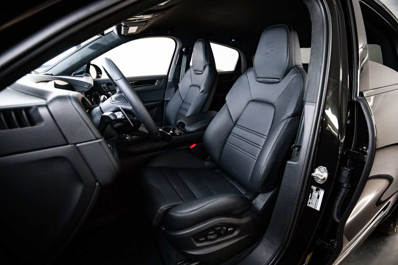 Certified 2025 Porsche Cayenne Turbo GT AWD/4WD image 5