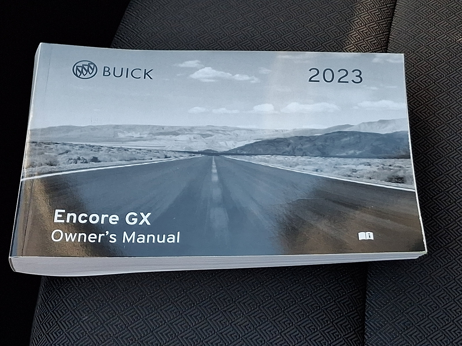 Used 2023 Buick Encore GX Select w/ Sport Touring Package FWD image 28