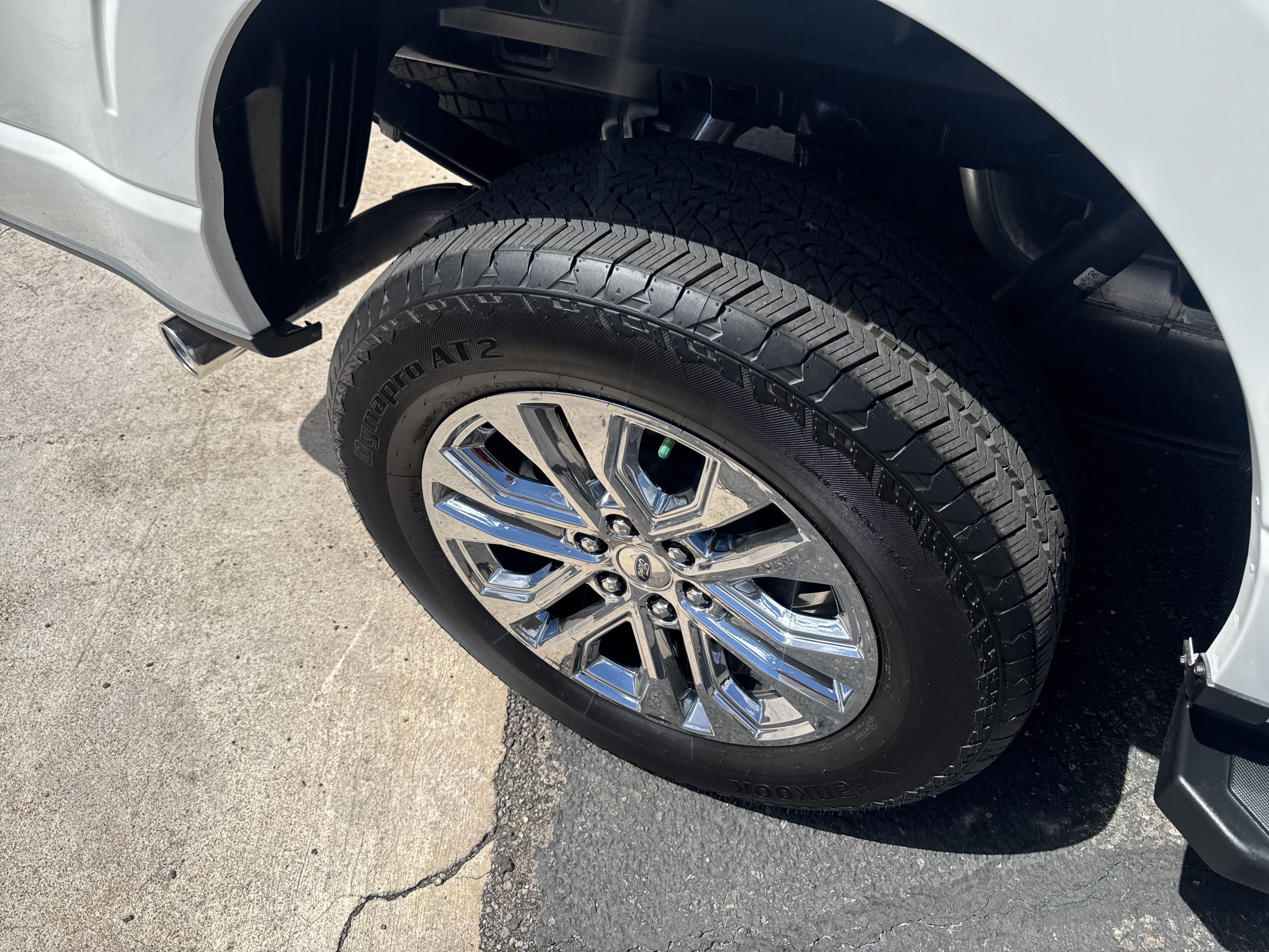 New 2025 Ford F150 Lariat w/ Equipment Group 502A High image 9