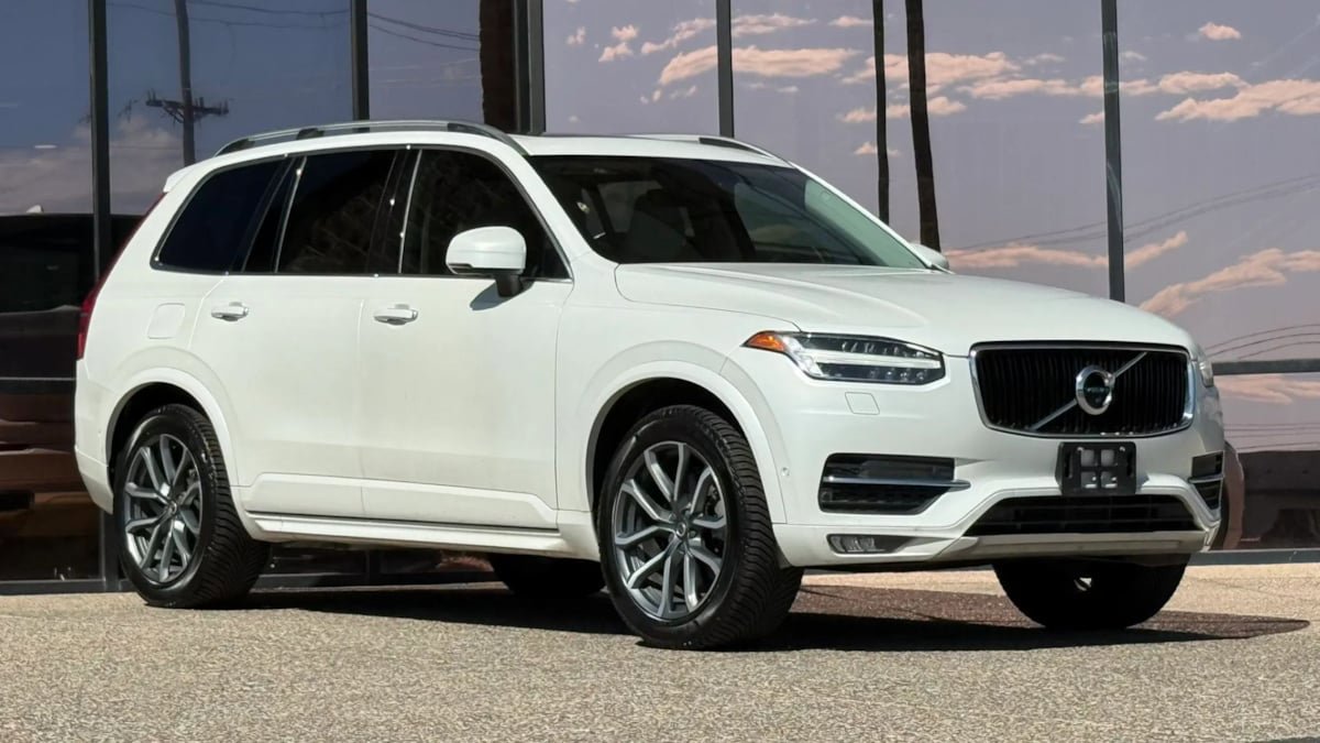 Used 2018 Volvo XC90 T6 Momentum w/ Convenience Package AWD/4WD image 17