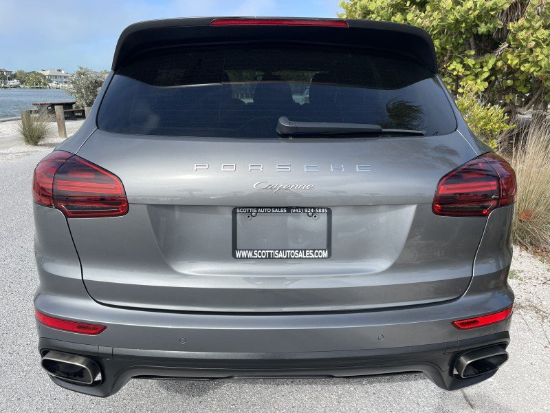 Used 2017 Porsche Cayenne Platinum Edition AWD/4WD image 31