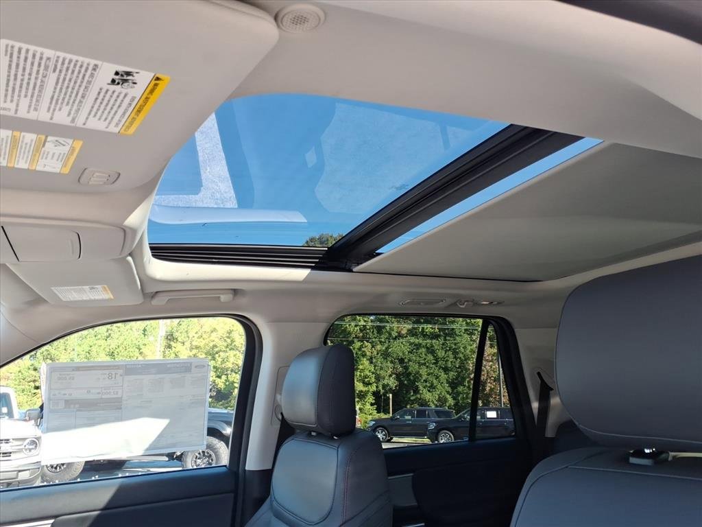 New 2025 Ford Expedition Active image 15