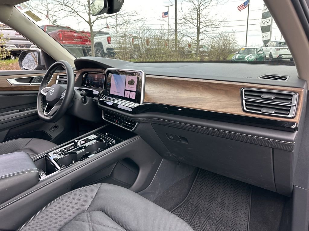Used 2024 Volkswagen Atlas SE AWD/4WD image 24