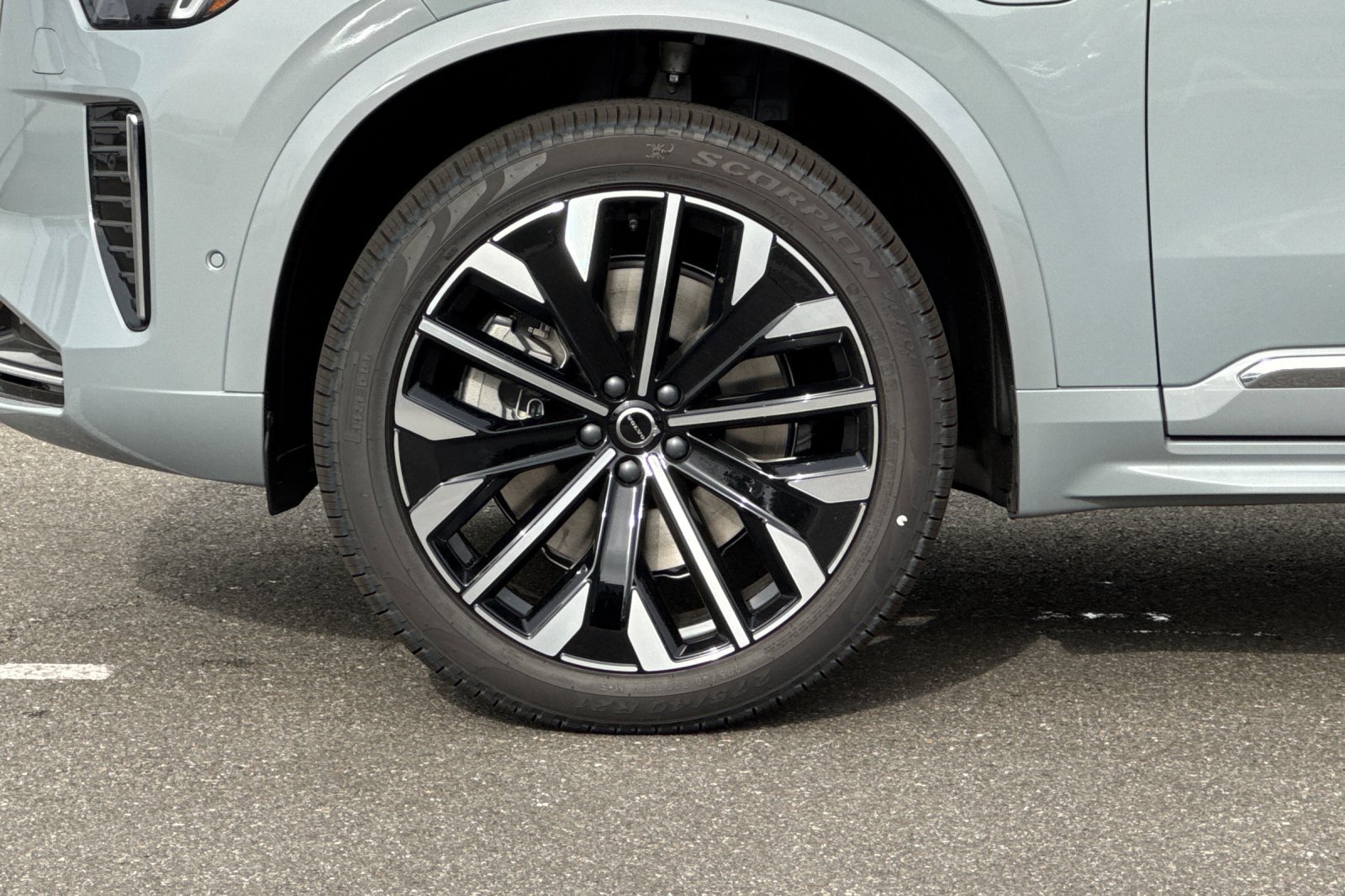 New 2026 Volvo XC90 T8 Plus w/ Protection Package AWD/4WD image 34