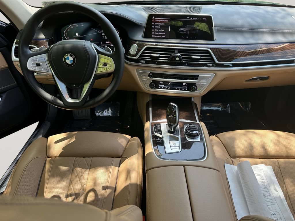 Used 2020 BMW 750i xDrive w/ Executive Package AWD/4WD image 2