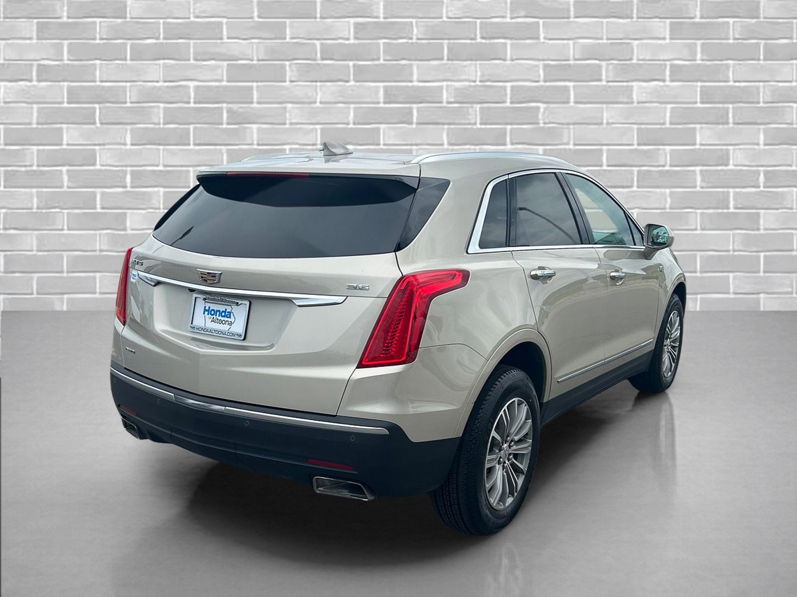 Used 2017 Cadillac XT5 Luxury w/ Driver Awareness Package AWD/4WD image 5