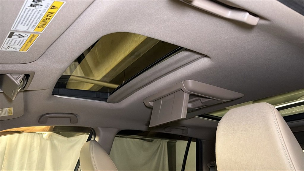 Used 2017 Honda Pilot Elite image 6