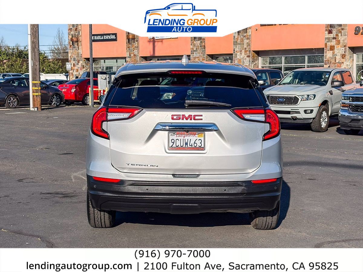 Used 2022 GMC Terrain SLE image 3