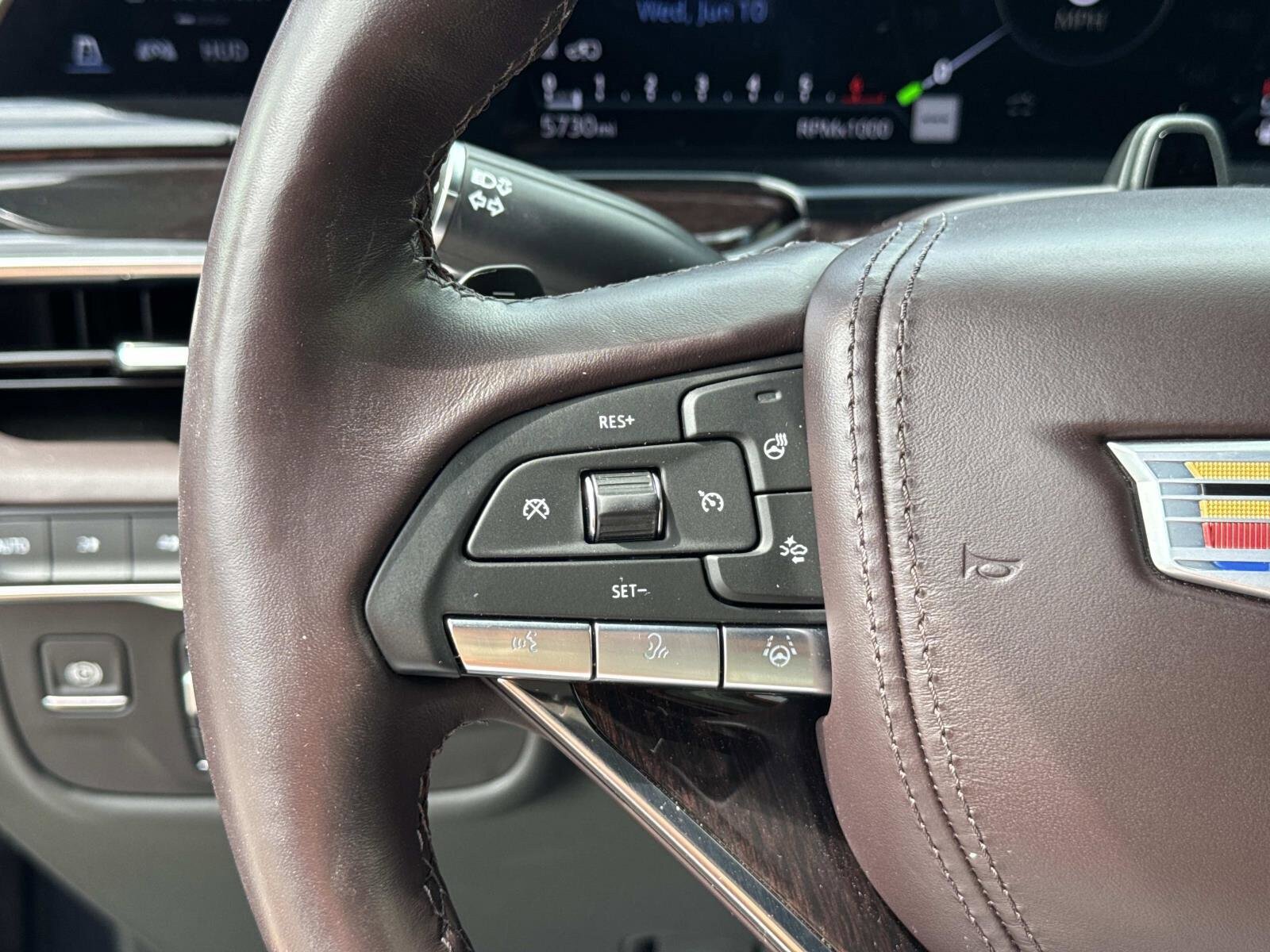 Used 2024 Cadillac Escalade Sport Platinum w/ Heavy-Duty Trailer Package AWD/4WD image 17