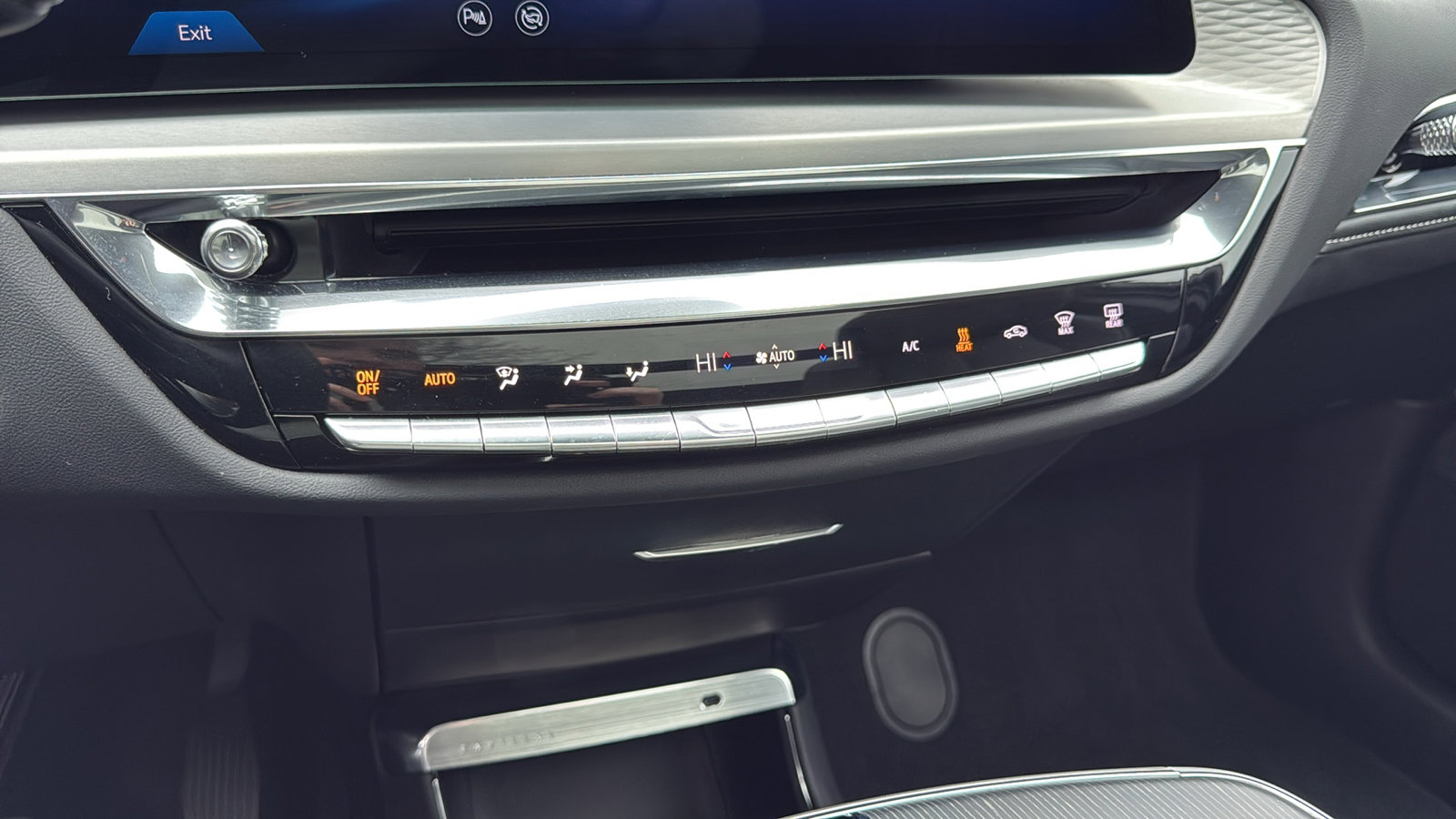 Certified 2024 Cadillac Lyriq Luxury w/ LPO, Floor Liner Package image 20