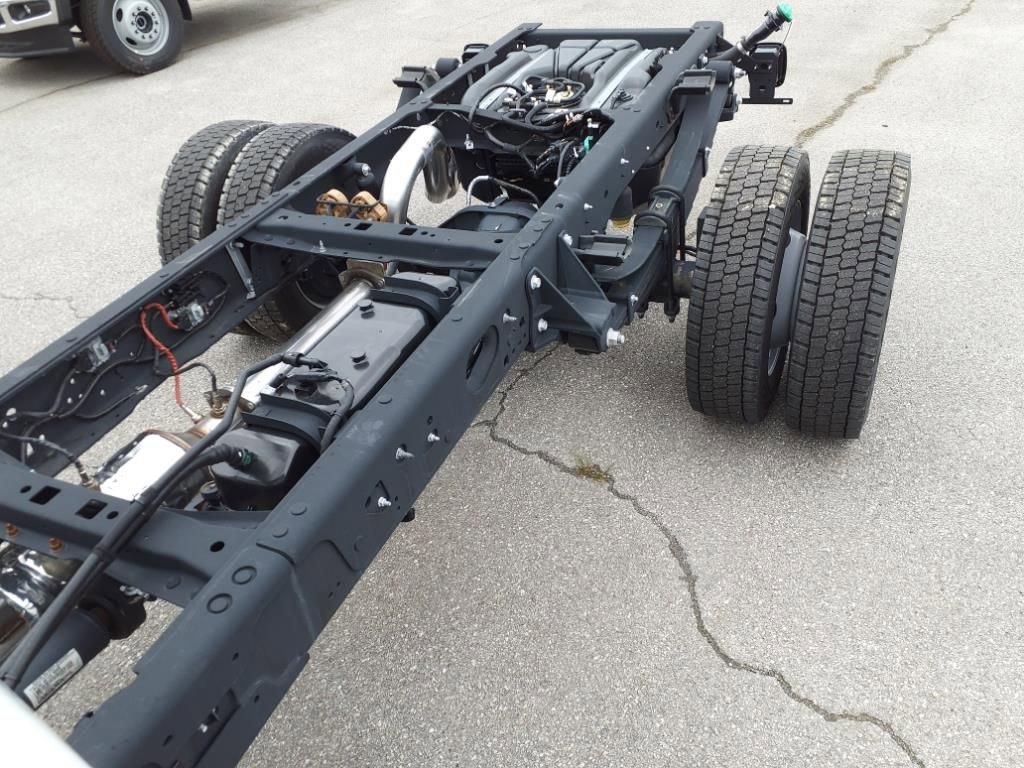 New 2024 Ford F550 4x4 Regular Cab Super Duty image 5