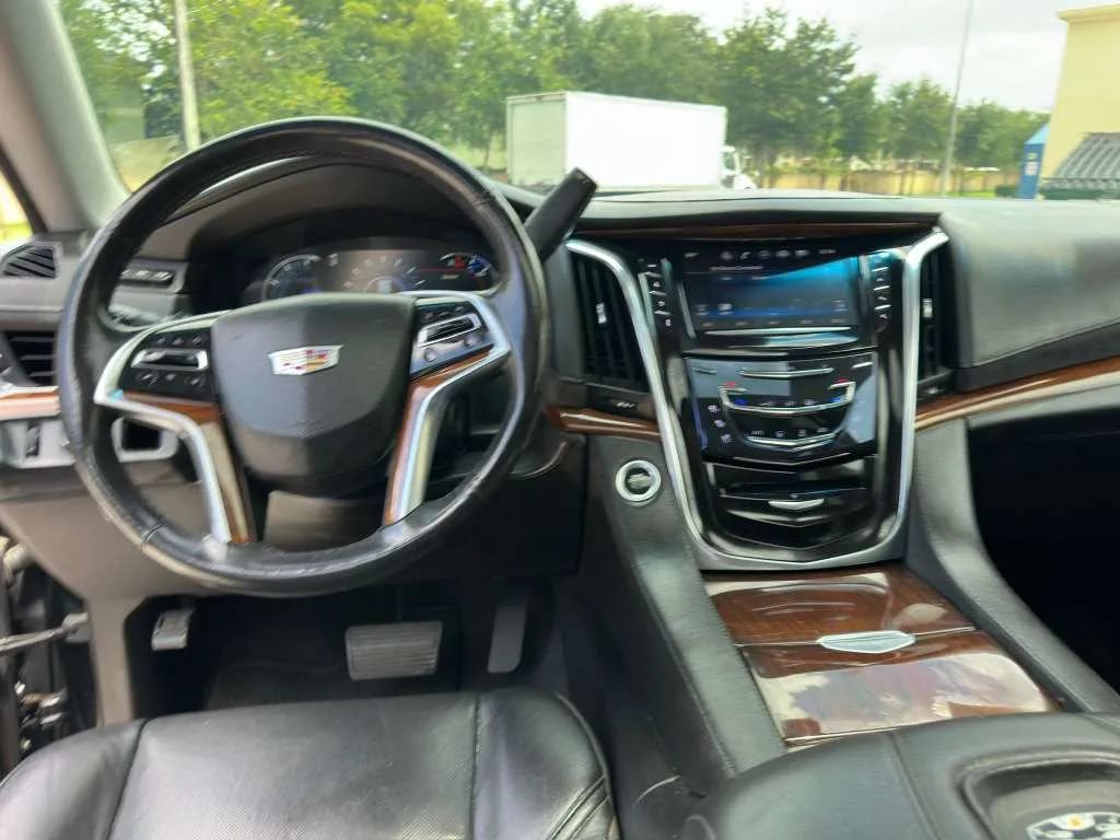 Used 2019 Cadillac Escalade ESV Luxury RWD image 12