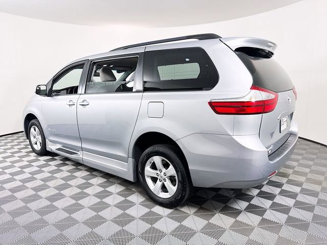 Used 2017 Toyota Sienna LE FWD image 20