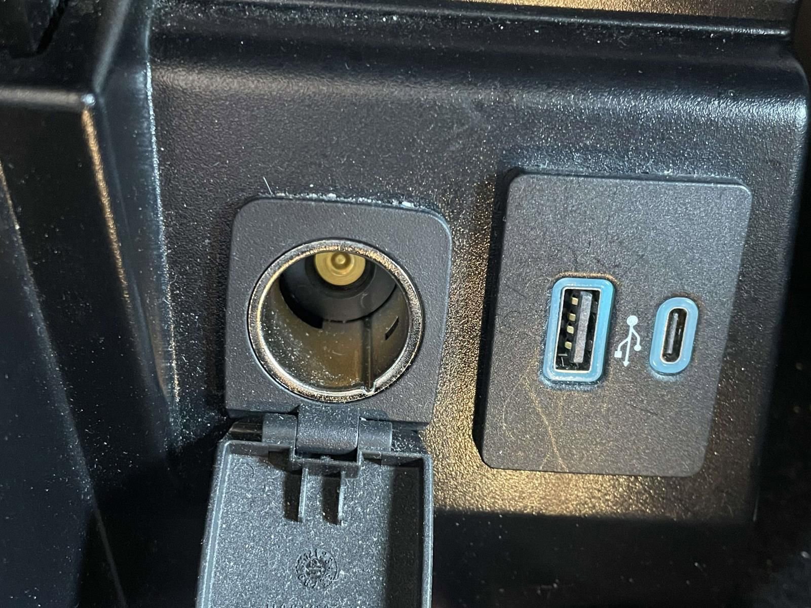 Certified 2022 Ford Explorer XLT w/ Equipment Group 202A image 21