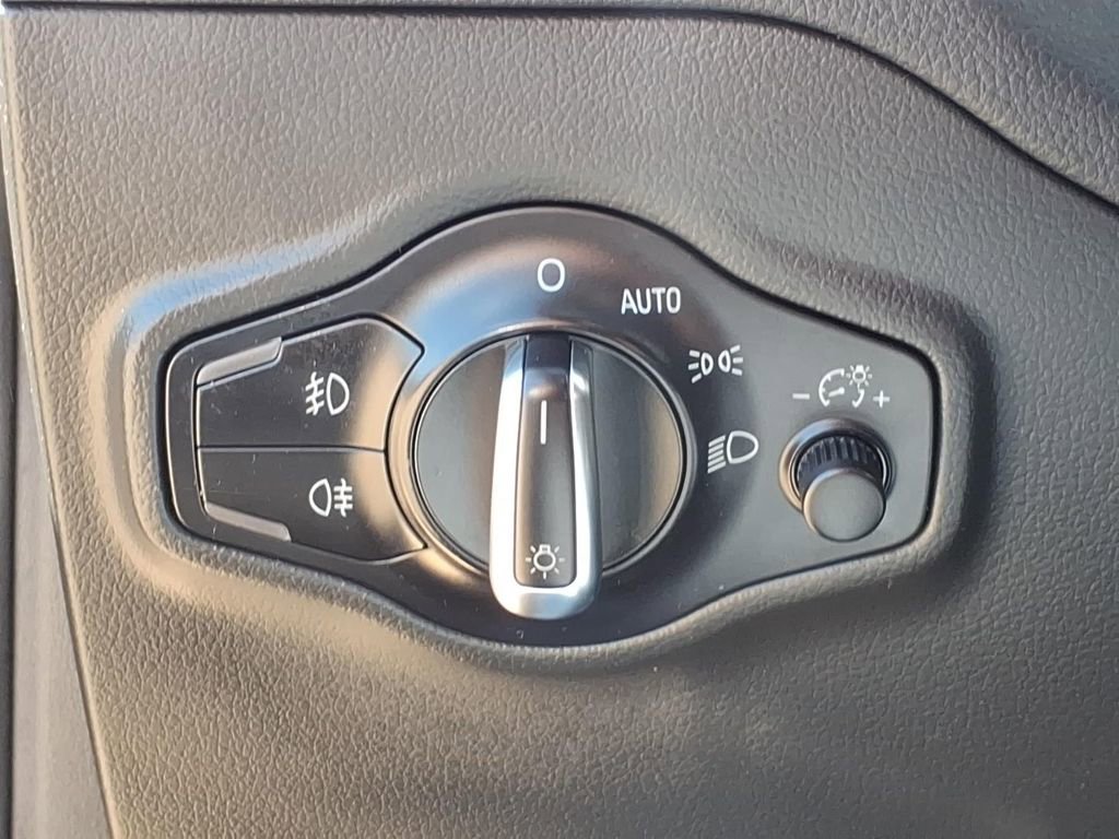 Used 2017 Audi Q5 2.0T Premium image 17