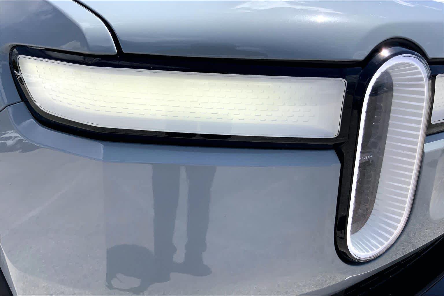 Used 2023 Rivian R1S Adventure AWD/4WD image 25