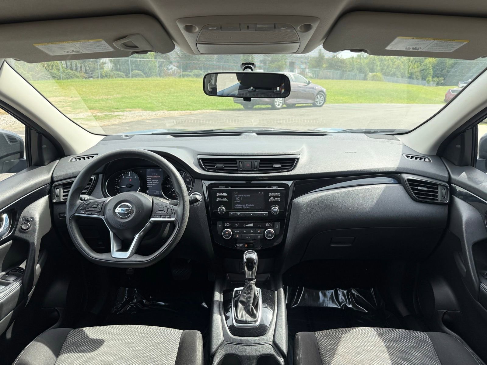 Used 2018 Nissan Rogue Sport SV image 32