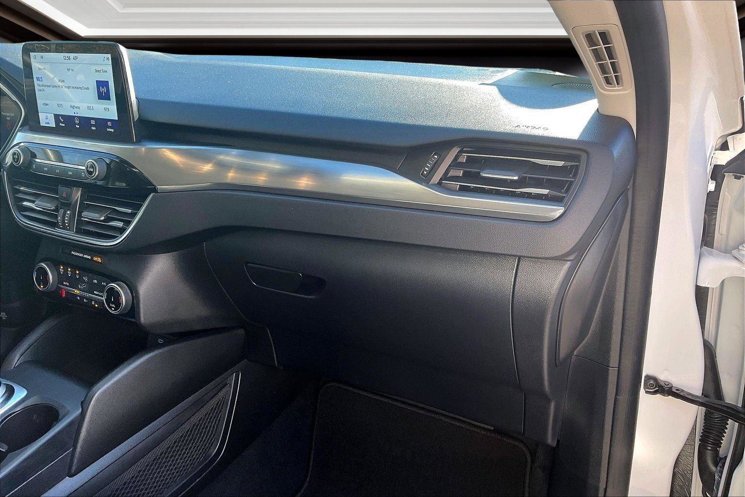 Used 2022 Ford Escape Titanium w/ Class II Trailer Tow Package image 16