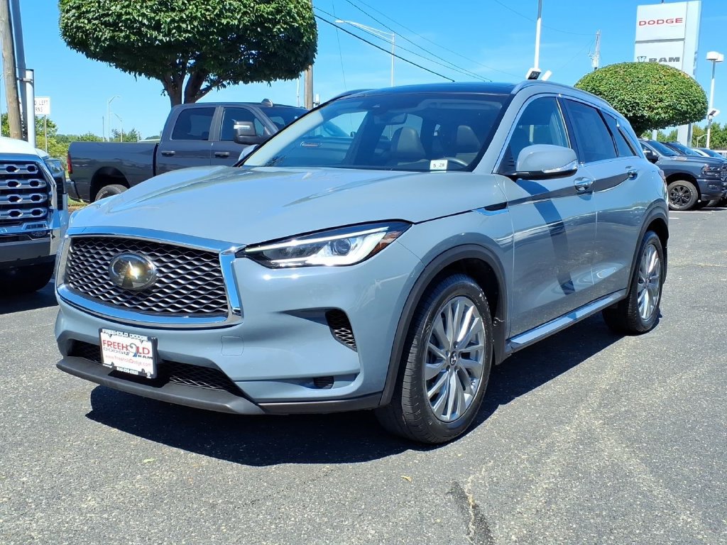 Used 2023 INFINITI QX50 Luxe AWD/4WD image 3