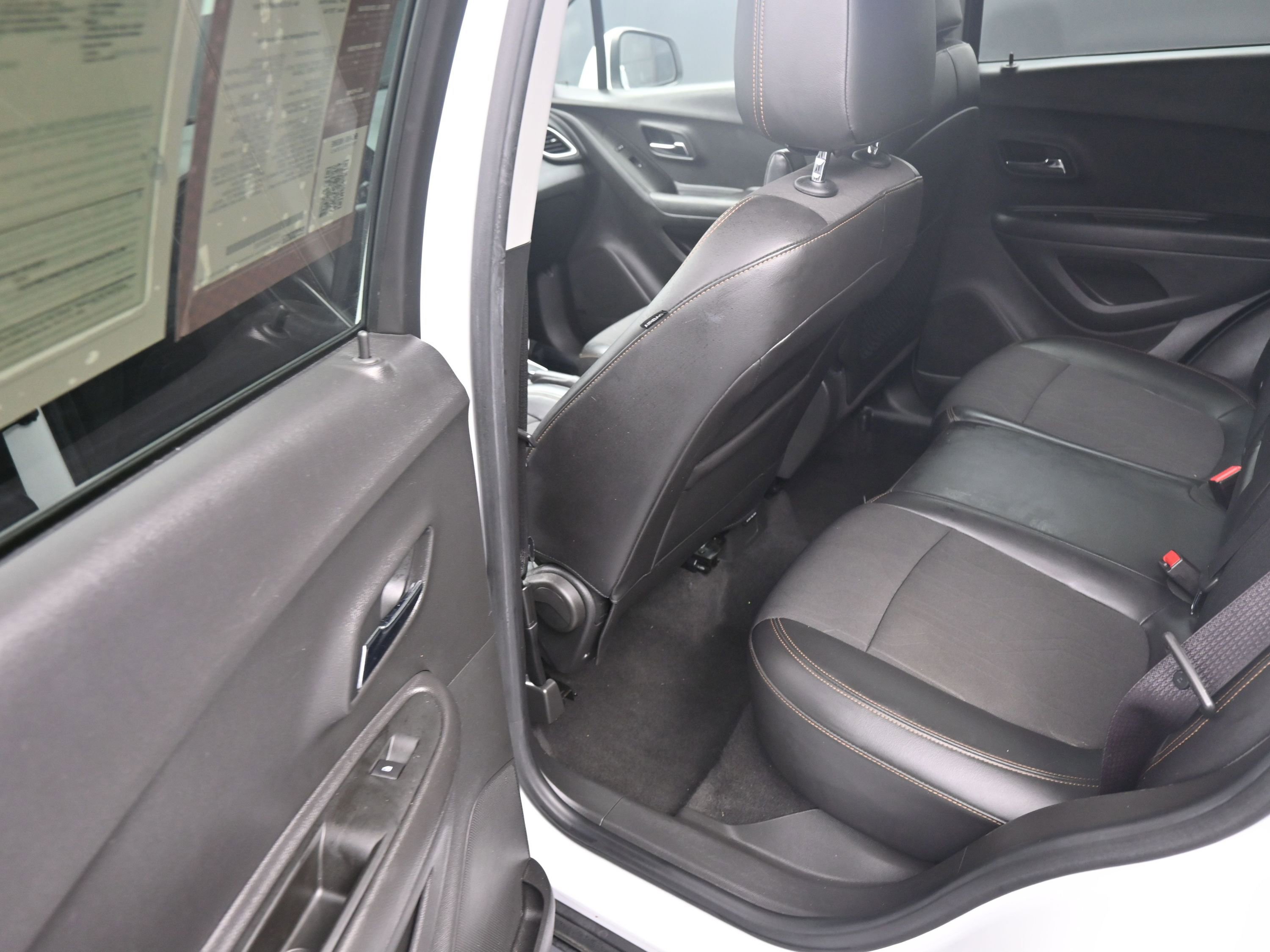 Used 2019 Chevrolet Trax LT w/ LT Convenience Package image 17