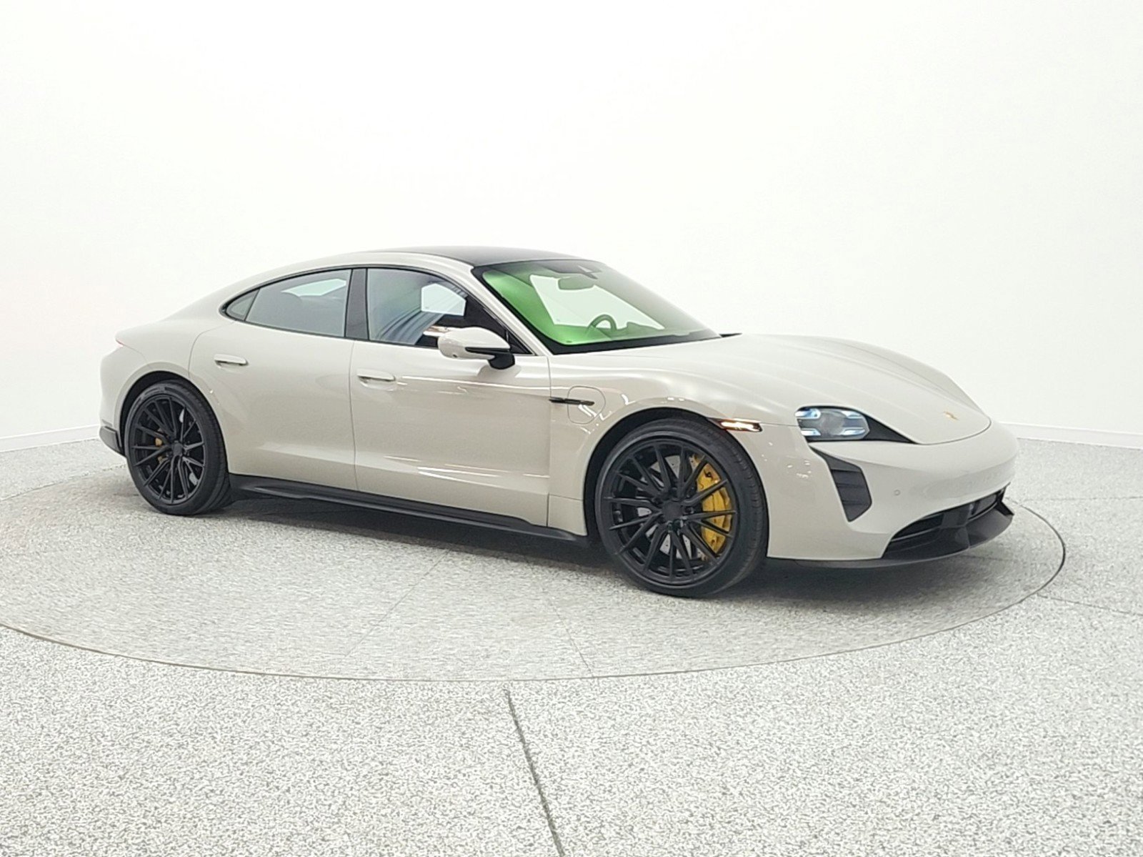 Used 2021 Porsche Taycan image 4