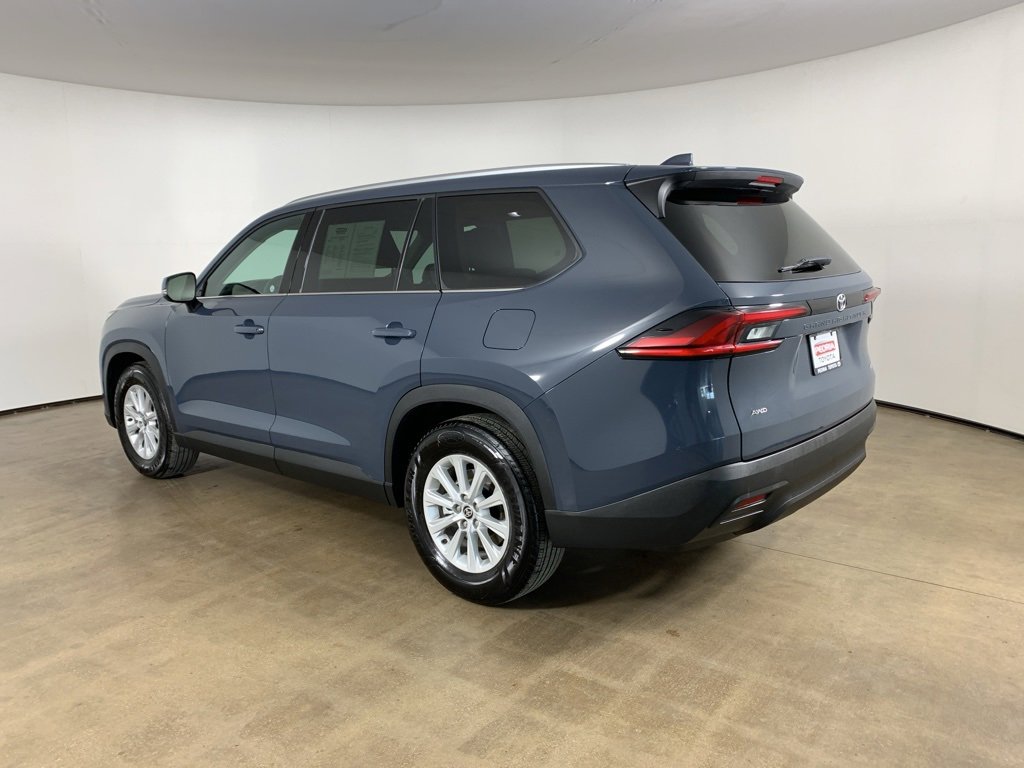 Used 2025 Toyota Grand Highlander AWD image 16