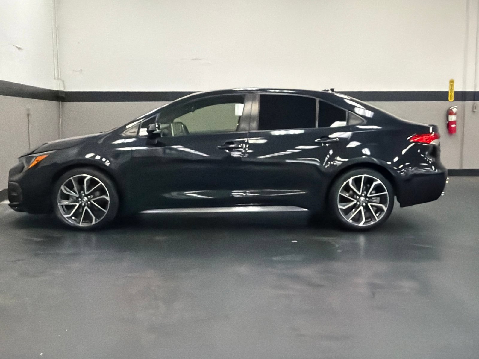 Used 2021 Toyota Corolla SE w/ SE Premium Package FWD image 7
