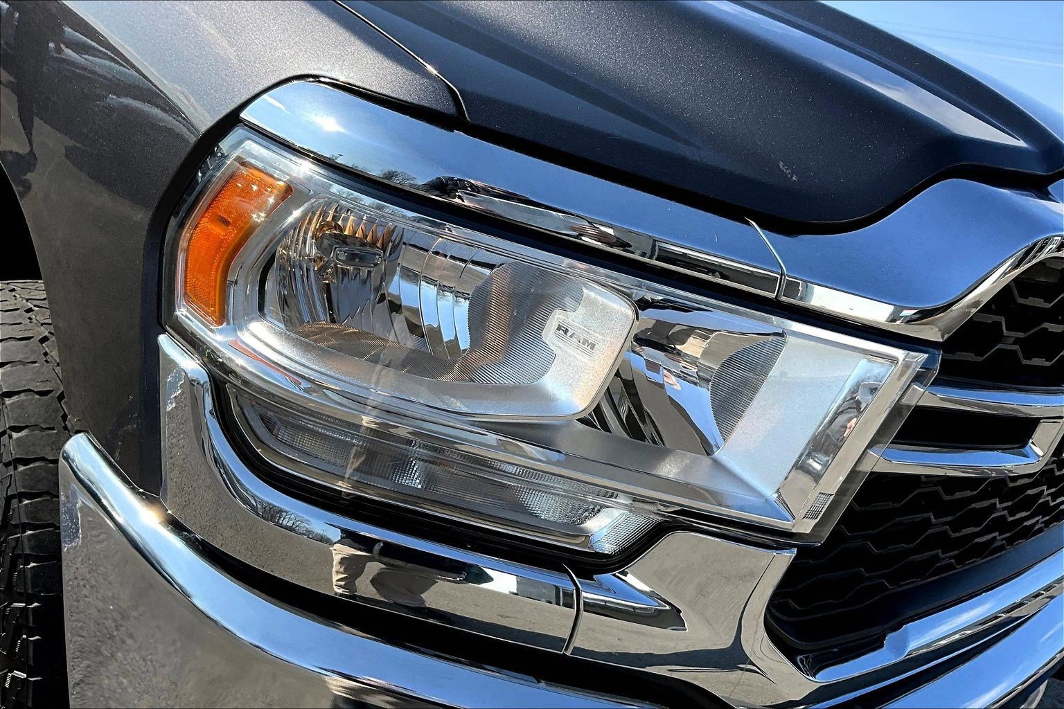 Used 2024 RAM 2500 Tradesman w/ Chrome Appearance Group image 32