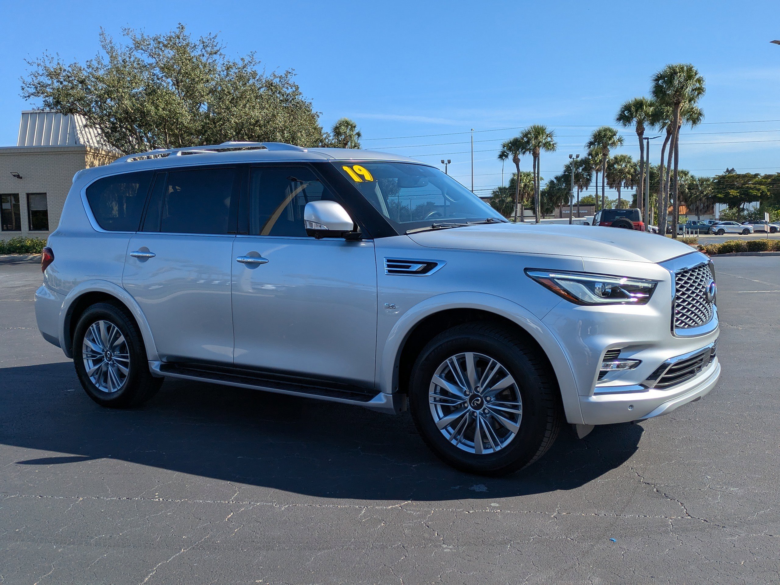 Used 2019 INFINITI QX80 Luxe w/ Proassist Package image 7