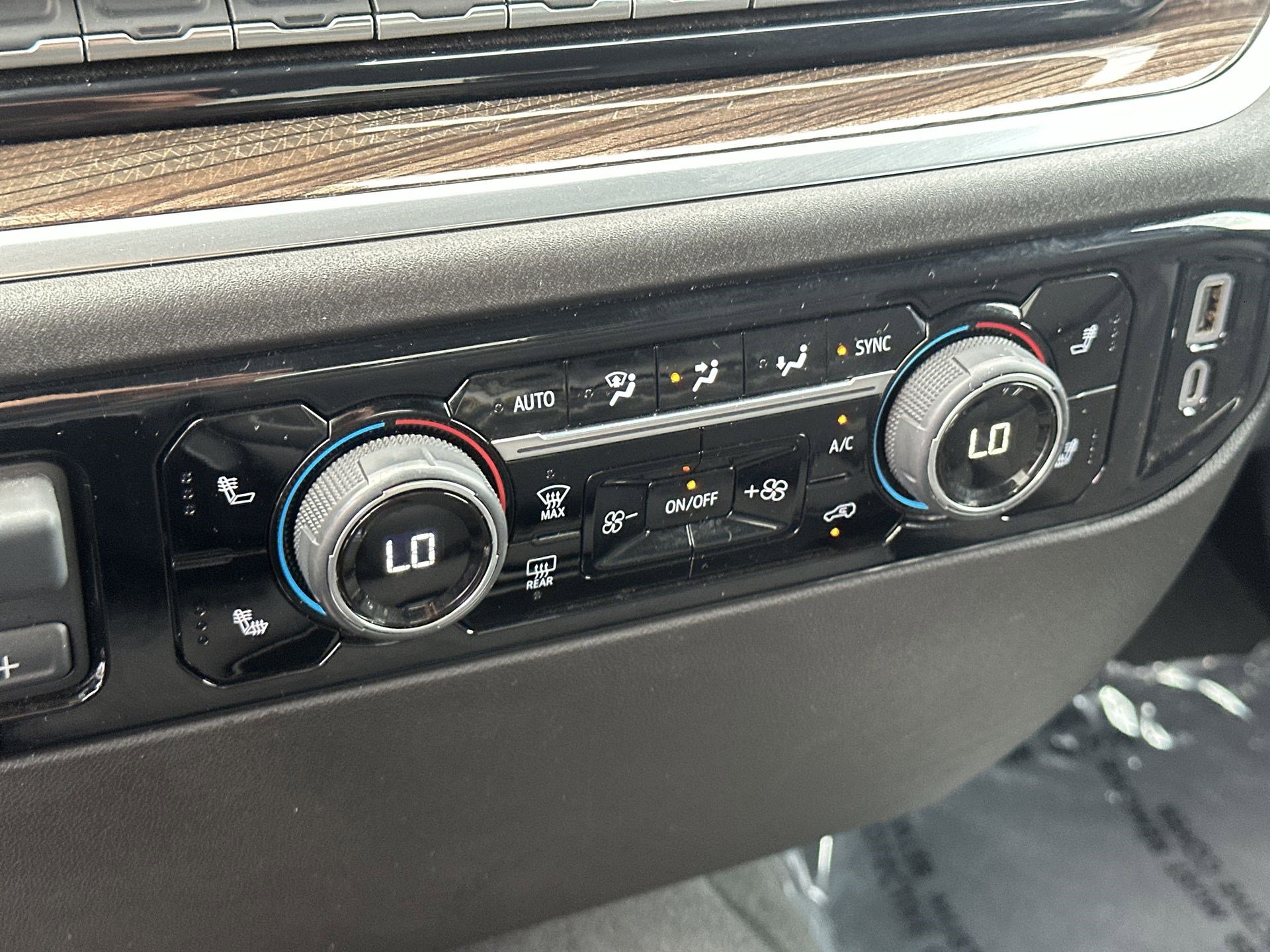 Used 2025 Chevrolet Silverado 2500 LT w/ Convenience Package AWD/4WD image 16