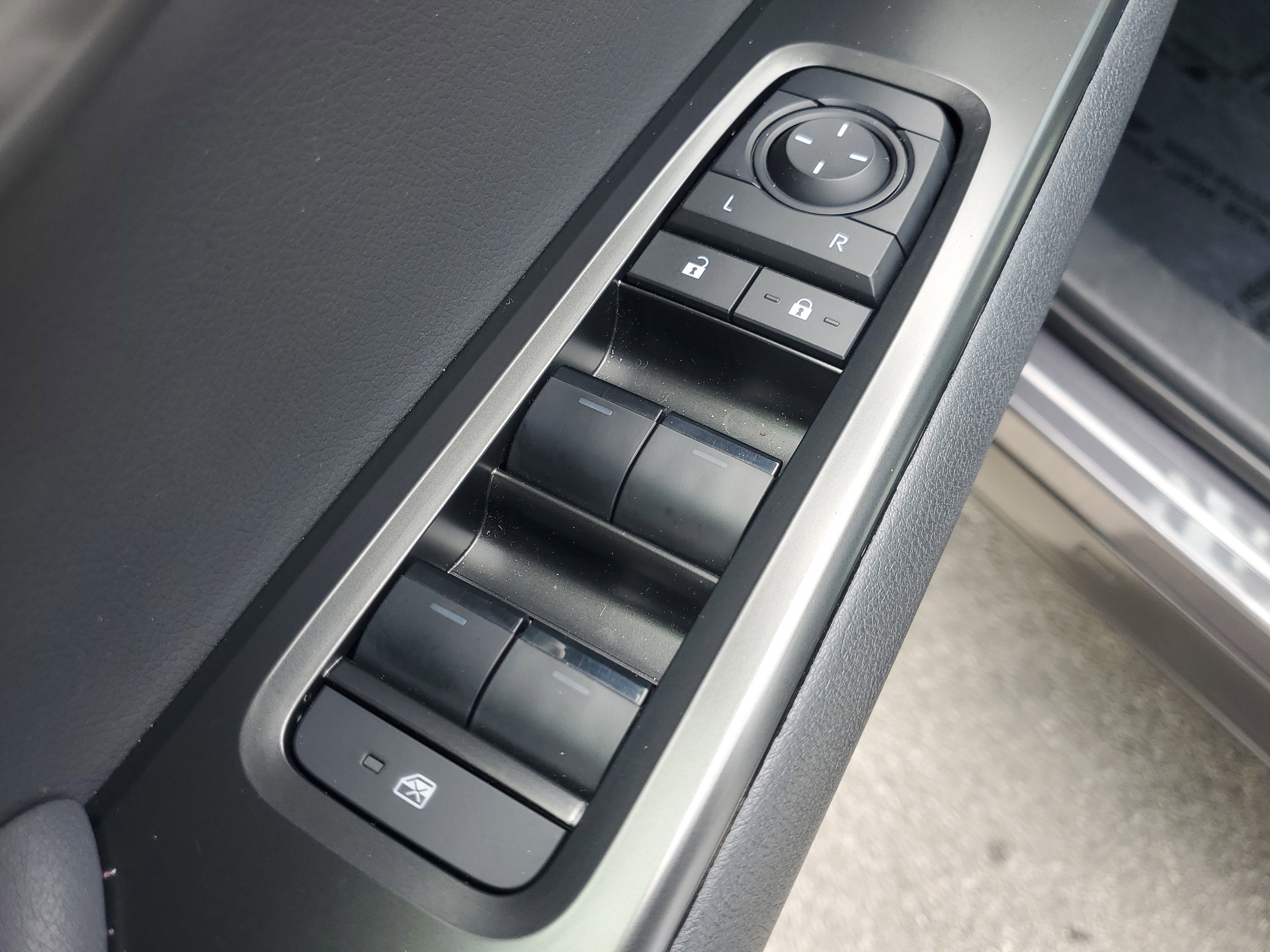 Used 2025 Lexus UX 300h FWD w/ Accessory Package (Z1) image 20