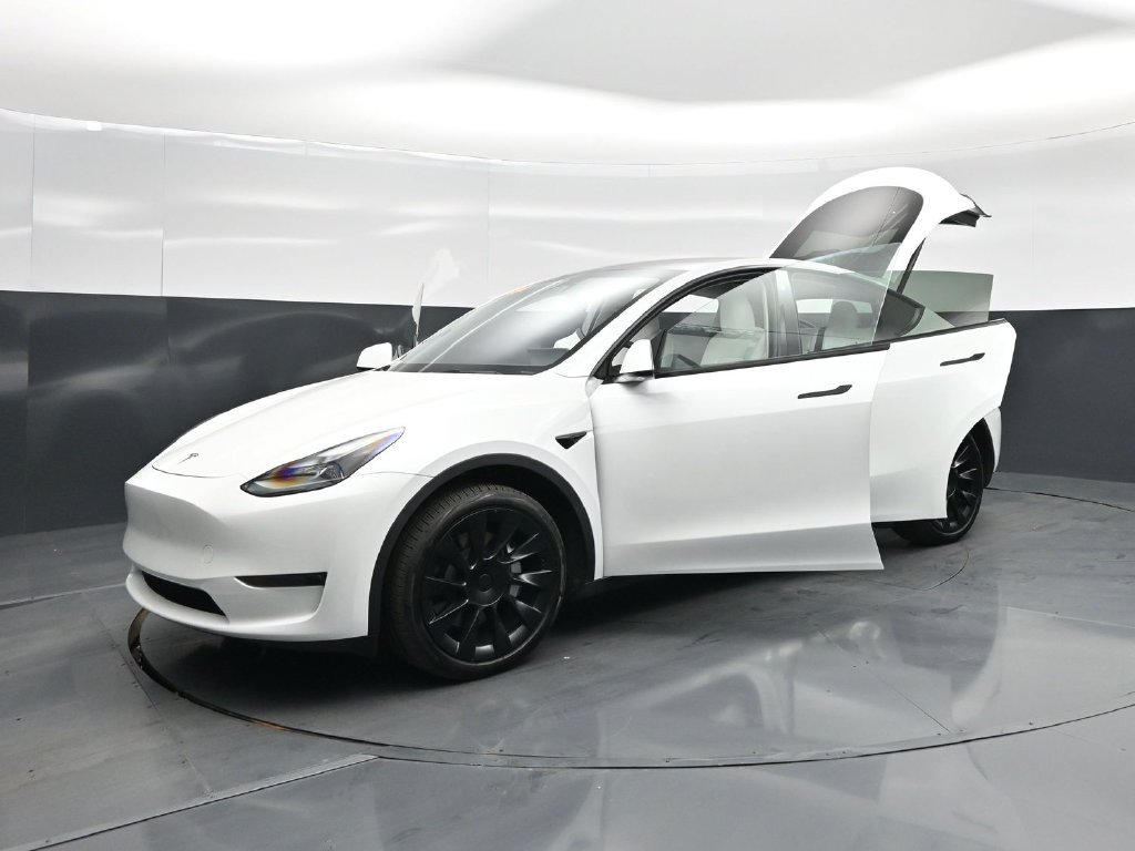 Used 2023 Tesla Model Y Long Range AWD/4WD image 22