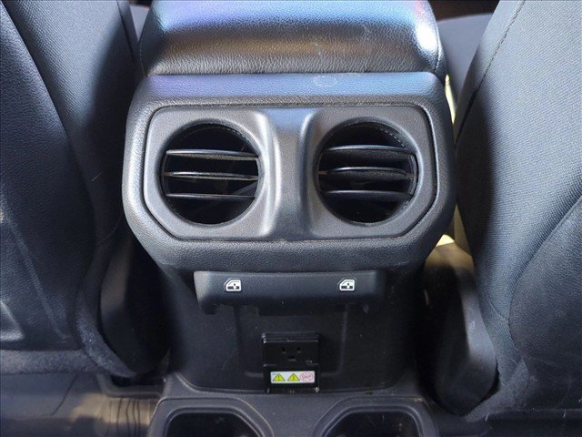 Used 2022 Jeep Wrangler Unlimited Rubicon AWD/4WD image 17