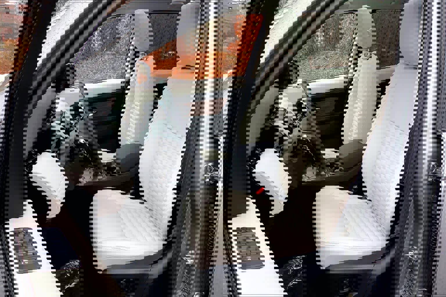 Used 2025 Land Rover Discovery Sport S image 9