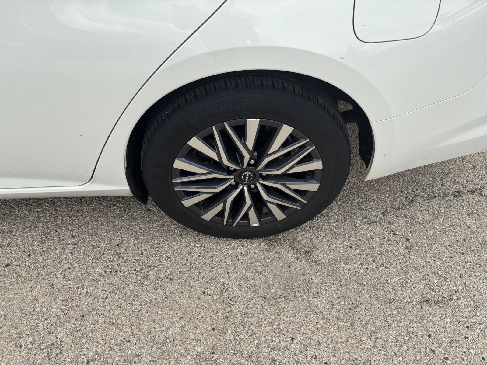 Used 2025 Nissan Altima 2.5 SV FWD image 24