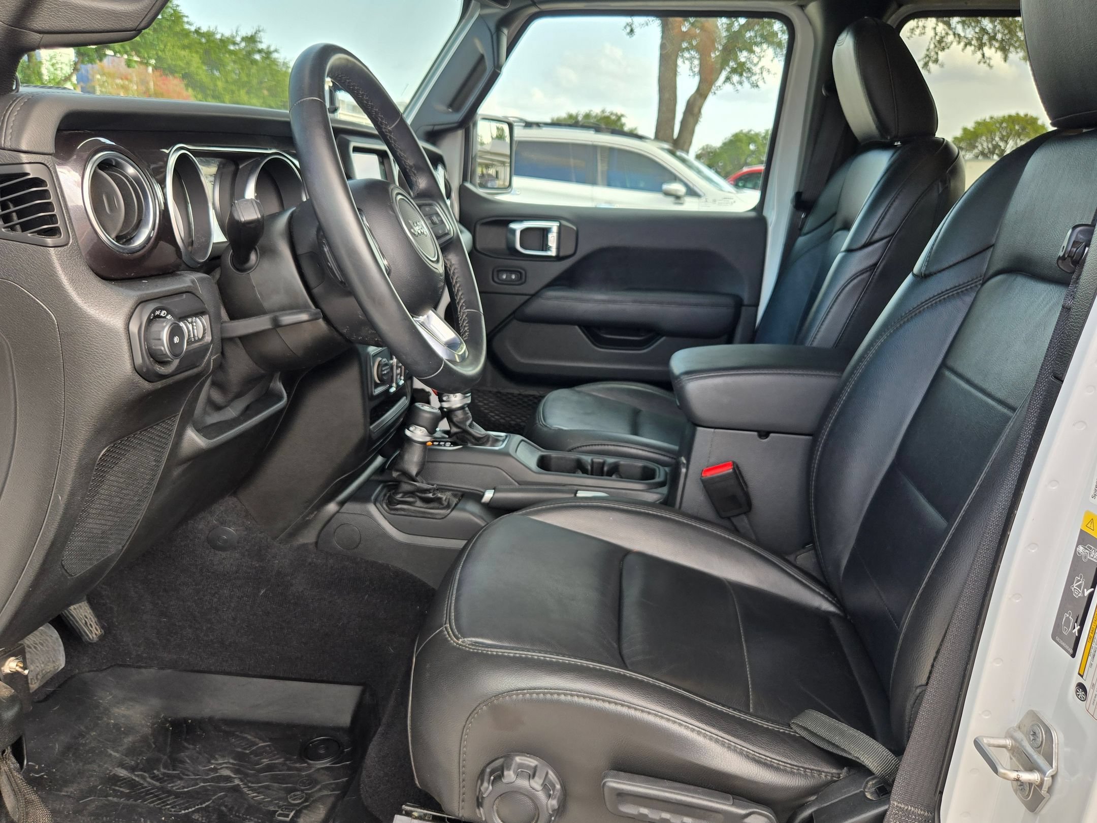 Used 2021 Jeep Wrangler Unlimited Sahara AWD/4WD image 9