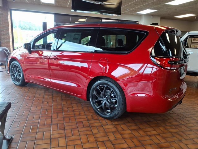 New 2026 Chrysler Pacifica Limited image 4