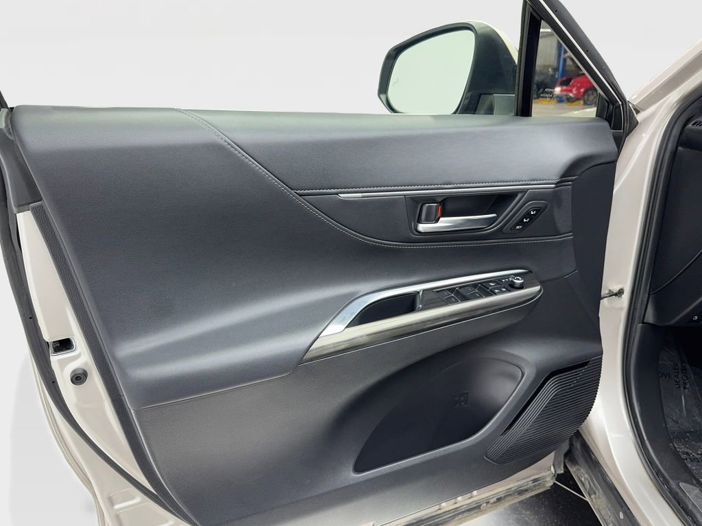 Used 2021 Toyota Venza XLE w/ Softex Package image 31